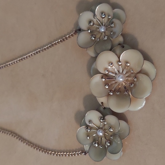 Vintage Enamel and Gold Embellished Daisy Bib Necklace EUC - Picture 5 of 5